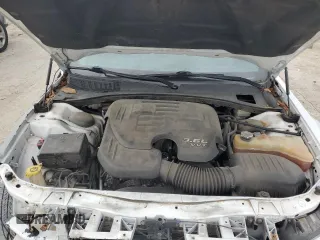 2014 Chrysler 300 z VIN 2C3CCAAG6EH335857, wystawiony jako Copart lot #58770385 z przebiegiem 206 547 mil mil oraz Szkoda całkowita • Salvage title. Historia ofert i sprzedaży dostępna na DreamBid. Obrazek 11.