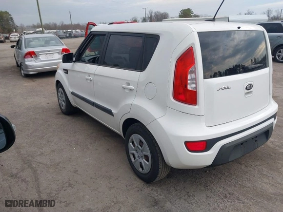 2013 Kia Soul with VIN KNDJT2A53D7551490, listed as a IAAI auction lot 41863074 with NaN miles. Bid and sale history available at carsss.com. Image 3.