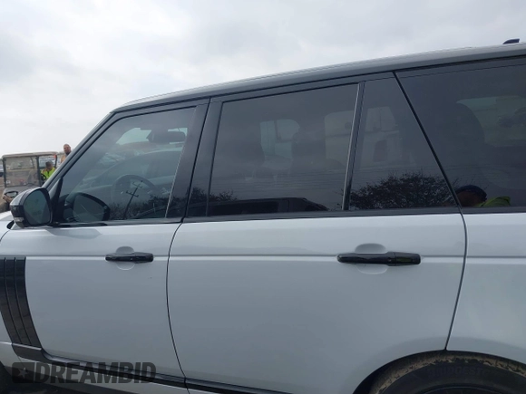 2016 Land Rover Range Rover HSE z VIN SALGS2KF5GA260378, wystawiony jako IAAI lot #41563776 z przebiegiem 113 319 mil mil oraz . Historia ofert i sprzedaży dostępna na DreamBid. Obrazek 14.