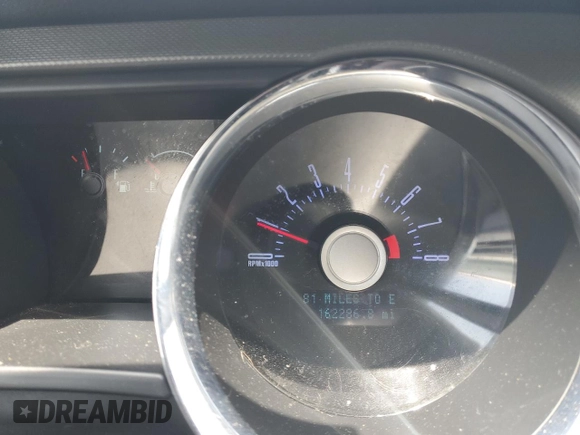 2012 Ford Mustang V6 z VIN 1ZVBP8EM8C5207416, wystawiony jako Copart lot #57823615 z przebiegiem 162 286 mil mil oraz Szkoda całkowita • Salvage title. Historia ofert i sprzedaży dostępna na DreamBid. Obrazek 9.