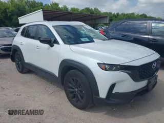2025 Mazda CX-50 S Preferred z VIN 7MMVABBM4SN344905, wystawiony jako IAAI lot #42431404 z przebiegiem 7 051 mil mil oraz . Historia ofert i sprzedaży dostępna na DreamBid. Obrazek 1.