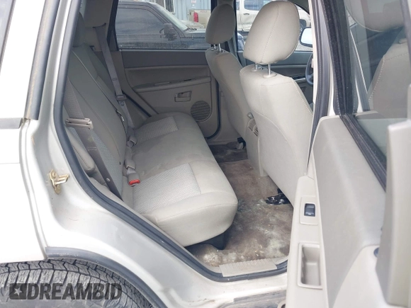 2007 Jeep Grand Cherokee Laredo z VIN 1J8GR48K57C605912, wystawiony jako IAAI lot #42323050 z przebiegiem 210 615 mil mil oraz . Historia ofert i sprzedaży dostępna na DreamBid. Obrazek 8.