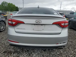 2017 Hyundai Sonata 2.4L z VIN 5NPE24AF2HH466215, wystawiony jako Copart lot #58023875 z przebiegiem 141 636 mil mil oraz Czysty tytuł • Clean title. Historia ofert i sprzedaży dostępna na DreamBid. Obrazek 6.