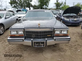 1986 Cadillac Fleetwood z VIN 1G6DW69YXG9739705, wystawiony jako Copart lot #74947294 z przebiegiem 53 213 mil mil oraz Nie do naprawy. Historia ofert i sprzedaży dostępna na DreamBid. Obrazek 5.