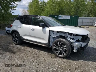 2021 Volvo XC40 R-Design with VIN YV4162UM5M2604744, listed as a Copart auction lot 53574615 with 17,993 mi miles and Salvage Title. Bid and sale history available at carsss.com. Image 4.