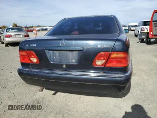 1996 Mercedes-Benz E Class with VIN WDBJF20F1TJ009922, listed as a Copart auction lot 78931344 with 213,402 mi miles and Clean Title. Bid and sale history available at carsss.com. Image 6.