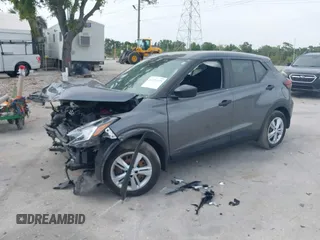 2022 Nissan Kicks S z VIN 3N1CP5BV3NL517739, wystawiony jako IAAI lot #42181025 z przebiegiem 26 087 mil mil oraz . Historia ofert i sprzedaży dostępna na DreamBid. Obrazek 17.
