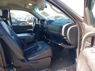 2007 Chevrolet Silverado 1500 LS with VIN 2GCEK13C671625576, listed as a IAAI auction lot 41592726 with 264,429 mi miles. Bid and sale history available at carsss.com. Image 5.