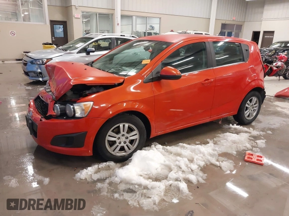2012 Chevrolet Sonic LT z VIN 1G1JD6SB1C4230890, wystawiony jako IAAI lot #41265634 z przebiegiem 161 886 mil mil oraz . Historia ofert i sprzedaży dostępna na DreamBid. Obrazek 20.