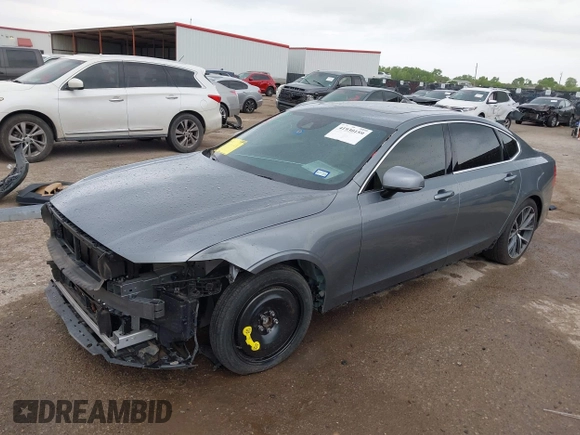 2018 Volvo S90 Momentum z VIN LVY982AK1JP025728, wystawiony jako IAAI lot #41930159 z przebiegiem 80 056 mil mil oraz . Historia ofert i sprzedaży dostępna na DreamBid. Obrazek 2.