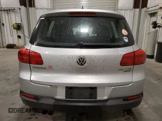 2013 Volkswagen Tiguan SE z VIN WVGBV3AX2DW559247, wystawiony jako Copart lot #57121375 z przebiegiem 171 171 mil mil oraz Czysty tytuł • Clean title. Historia ofert i sprzedaży dostępna na DreamBid. Obrazek 6.