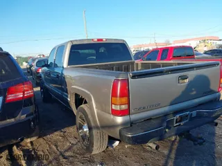 2001 Chevrolet Silverado 1500HD LS with VIN 1GCGC13U71F149241, listed as a IAAI auction lot 41453794 with 281,382 mi miles. Bid and sale history available at carsss.com. Image 3.