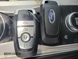 2021 Ford Explorer XLT z VIN 1FMSK8DHXMGB35691, wystawiony jako IAAI lot #42418719 z przebiegiem 64 847 mil mil oraz . Historia ofert i sprzedaży dostępna na DreamBid. Obrazek 1.