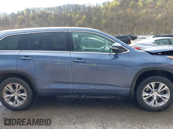 2015 Toyota Highlander XLE z VIN 5TDJKRFH5FS080160, wystawiony jako IAAI lot #42037799 z przebiegiem 135 694 mil mil oraz . Historia ofert i sprzedaży dostępna na DreamBid. Obrazek 13.