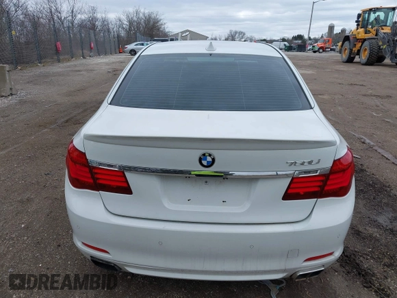 2013 BMW 7 Series 750Li xDrive with VIN WBAYF8C59DD141068, listed as a IAAI auction lot 41868043 with 92,727 mi miles. Bid and sale history available at carsss.com. Image 16.