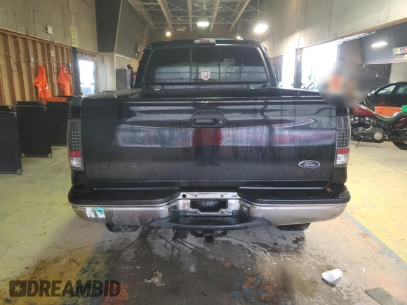 1999 Ford F-250 XL z VIN 1FTNX21F9XEB44305, wystawiony jako Copart lot #57709325 z przebiegiem 322 402 mil mil oraz Czysty tytuł • Clean title. Historia ofert i sprzedaży dostępna na DreamBid. Obrazek 6.