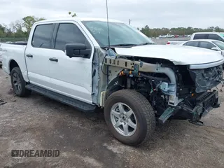 2024 Ford F-150 Lightning XLT z VIN 1FTVW3LKXRWG01185, wystawiony jako IAAI lot #41679606 z przebiegiem 4 961 mil mil oraz . Historia ofert i sprzedaży dostępna na DreamBid. Obrazek 1.