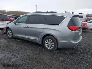 2019 Chrysler Pacifica Touring L with VIN 2C4RC1BGXKR561510, listed as a IAAI auction lot 41516173 with 135,115 mi miles. Bid and sale history available at carsss.com. Image 3.