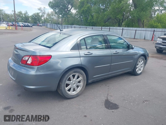2007 Chrysler Sebring Touring z VIN 1C3LC56R17N521091, wystawiony jako IAAI lot #42202185 z przebiegiem 128 726 mil mil oraz . Historia ofert i sprzedaży dostępna na DreamBid. Obrazek 4.