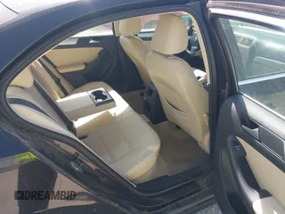 2014 Volkswagen Jetta SE z VIN 3VWD17AJ6EM285061, wystawiony jako IAAI lot #42123807 z przebiegiem 98 000 mil mil oraz . Historia ofert i sprzedaży dostępna na DreamBid. Obrazek 8.