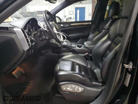 2012 Porsche Cayenne Turbo z VIN WP1AC2A21CLA84144, wystawiony jako Copart lot #82688294 z przebiegiem 124 143 mil mil oraz Szkoda całkowita • Salvage title. Historia ofert i sprzedaży dostępna na DreamBid. Obrazek 7.