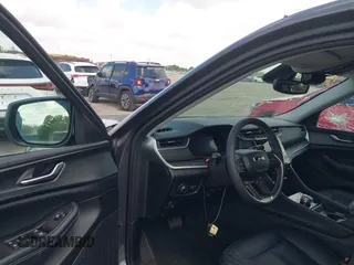 2024 Jeep Grand Cherokee Altitude z VIN 1C4RJHAG7RC703637, wystawiony jako IAAI lot #42046042 z przebiegiem 11 280 mil mil oraz . Historia ofert i sprzedaży dostępna na DreamBid. Obrazek 5.