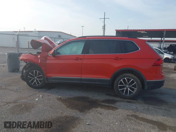 2018 Volkswagen Tiguan SEL z VIN 3VV3B7AX1JM208075, wystawiony jako IAAI lot #42651678 z przebiegiem Nie podano mil oraz . Historia ofert i sprzedaży dostępna na DreamBid. Obrazek 13.