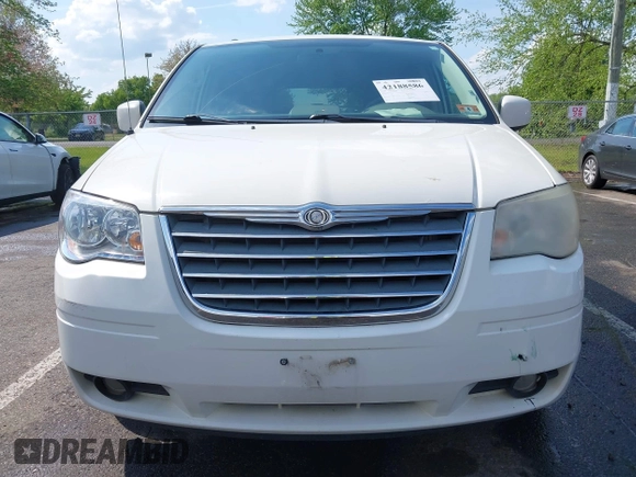 2010 Chrysler Town & Country Touring z VIN 2A4RR5D17AR189762, wystawiony jako IAAI lot #42188586 z przebiegiem 185 173 mil mil oraz . Historia ofert i sprzedaży dostępna na DreamBid. Obrazek 12.