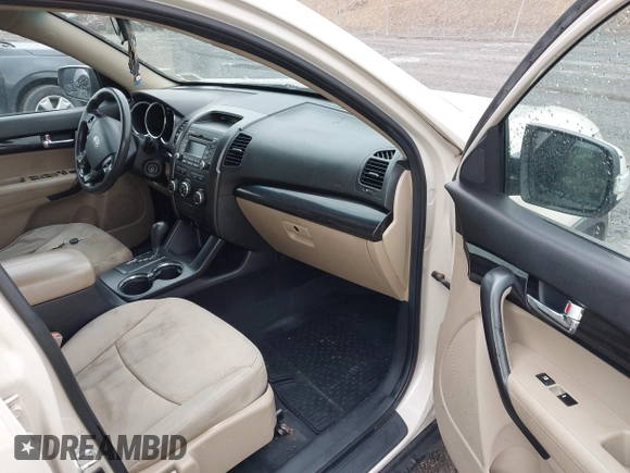 2011 Kia Sorento LX with VIN 5XYKT3A11BG048614, listed as a IAAI auction lot 41866733 with 221,612 mi miles. Bid and sale history available at carsss.com. Image 5.