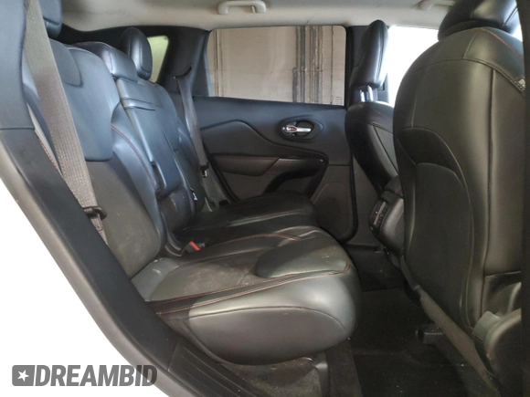 2015 Jeep Cherokee Trailhawk with VIN 1C4PJMBS2FW770370, listed as a Copart auction lot 50920795 with 170,119 mi miles and Clean Title. Bid and sale history available at carsss.com. Image 11.