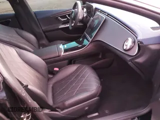 2024 Mercedes-Benz EQE 350+ z VIN W1KEG2BBXRF056894, wystawiony jako IAAI lot #40993238 z przebiegiem 7051 mil mil oraz . Historia ofert i sprzedaży dostępna na DreamBid. Obrazek 5.
