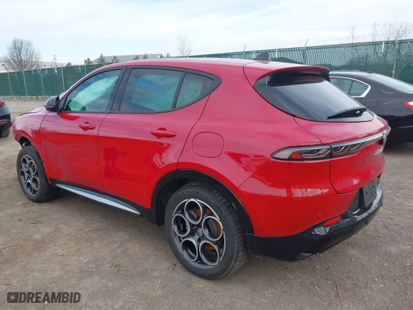 2024 Alfa Romeo Tonale Ti with VIN ZASPATCW8R3058676, listed as a IAAI auction lot 41743432 with 7,985 mi miles. Bid and sale history available at carsss.com. Image 3.