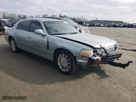 2007 Lincoln Town Car Signature with VIN 1LNHM81W47Y602867, listed as a Copart auction lot 83115214 with 123,802 mi miles and Salvage Title. Bid and sale history available at carsss.com. Image 4.