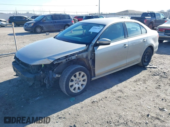 2014 Volkswagen Jetta SE z VIN 3VWD17AJ7EM316320, wystawiony jako IAAI lot #41464760 z przebiegiem 176 498 mil mil oraz . Historia ofert i sprzedaży dostępna na DreamBid. Obrazek 2.