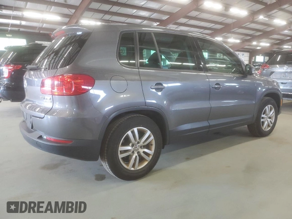 2013 Volkswagen Tiguan SE z VIN WVGBV3AX7DW613495, wystawiony jako Copart lot #59922995 z przebiegiem 224 725 mil mil oraz Czysty tytuł • Clean title. Historia ofert i sprzedaży dostępna na DreamBid. Obrazek 3.