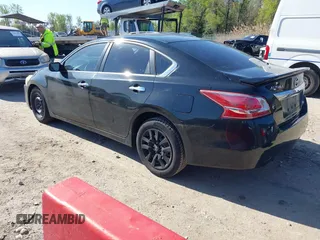 2013 Nissan Altima 2.5 S with VIN 1N4AL3AP2DN466231, listed as a IAAI auction lot 42065741 with 138,511 mi miles. Bid and sale history available at carsss.com. Image 3.