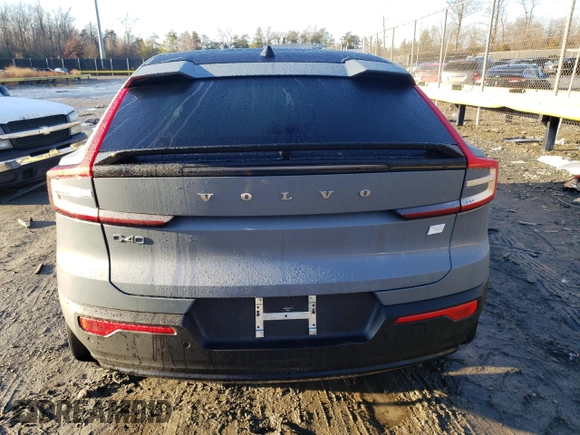 2023 Volvo C40 Plus z VIN YV4ED3GL7P2037232, wystawiony jako Copart lot #37546553 z przebiegiem 1 872 mil mil oraz . Historia ofert i sprzedaży dostępna na DreamBid. Obrazek 6.