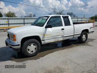 1997 GMC Sierra 1500 z VIN 2GTEK19R4V1568996, wystawiony jako Copart lot #52725975 z przebiegiem 153 837 mil mil oraz Szkoda całkowita • Salvage title. Historia ofert i sprzedaży dostępna na DreamBid. Obrazek 1.