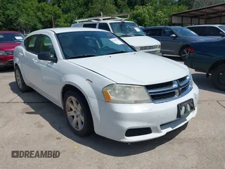 2014 Dodge Avenger SE z VIN 1C3CDZAB1EN108695, wystawiony jako IAAI lot #42398614 z przebiegiem 194 352 mil mil oraz . Historia ofert i sprzedaży dostępna na DreamBid. Obrazek 1.