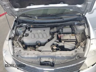 2008 Nissan Versa S z VIN 3N1BC13E68L395932, wystawiony jako IAAI lot #42333560 z przebiegiem 231 010 mil mil oraz . Historia ofert i sprzedaży dostępna na DreamBid. Obrazek 10.