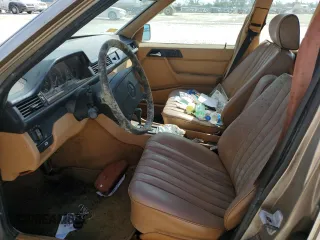 1989 Mercedes-Benz 300 с VIN WDBEA90D9KF120422, выставлен на аукционе Copart как лот 77745044 с пробегом 143 784 миль миль и На запчасти • Non repairable. История ставок и продаж доступна на DreamBid. Изображение 7.