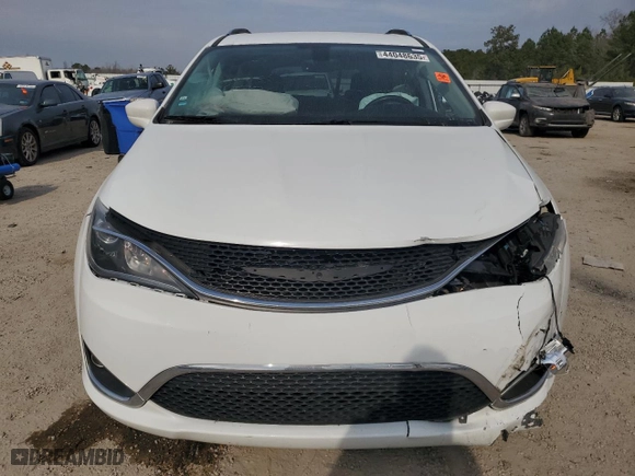 2019 Chrysler Pacifica Touring L with VIN 2C4RC1BG4KR537378, listed as a Copart auction lot 44048635 with 183,539 mi miles and Salvage Title. Bid and sale history available at carsss.com. Image 5.