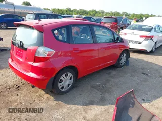 2009 Honda Fit z VIN JHMGE88219S023503, wystawiony jako IAAI lot #42376165 z przebiegiem 142 166 mil mil oraz . Historia ofert i sprzedaży dostępna na DreamBid. Obrazek 4.