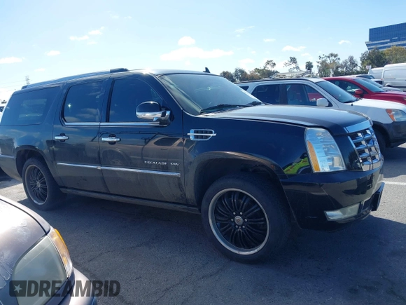 2011 Cadillac Escalade ESV Premium z VIN 1GYS4JEFXBR189541, wystawiony jako IAAI lot #41731883 z przebiegiem 106 023 mil mil oraz . Historia ofert i sprzedaży dostępna na DreamBid. Obrazek 13.