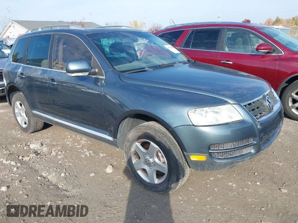 2007 Volkswagen Touareg V6 z VIN WVGZE77LX7D002354, wystawiony jako IAAI lot #40733969 z przebiegiem 106 526 mil mil oraz . Historia ofert i sprzedaży dostępna na DreamBid. Obrazek 1.