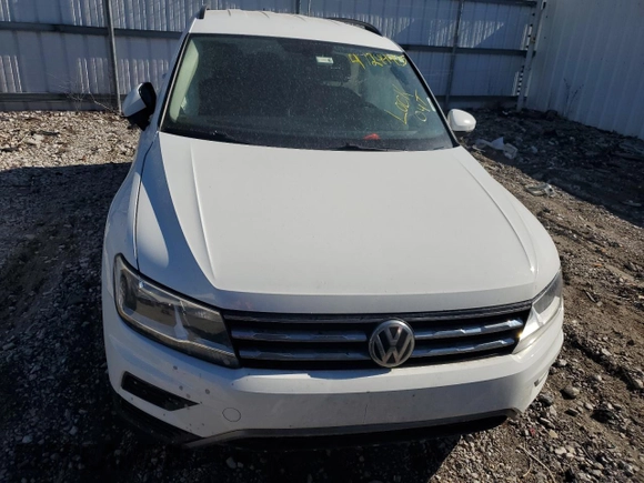 2018 Volkswagen Tiguan SEL z VIN 3VV3B7AX5JM086823, wystawiony jako Copart lot #48991035 z przebiegiem Nie podano mil oraz Szkoda całkowita • Salvage title. Historia ofert i sprzedaży dostępna na DreamBid. Obrazek 5.