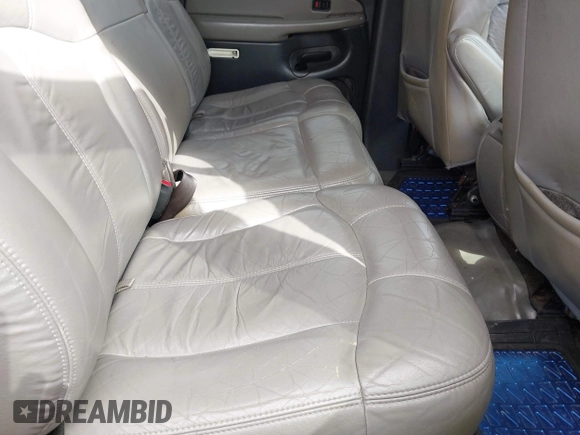 2001 Chevrolet Suburban LT with VIN 3GNGK26U21G248043, listed as a IAAI auction lot 41995982 with 193,898 mi miles. Bid and sale history available at carsss.com. Image 8.
