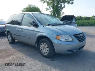 2005 Chrysler Town & Country with VIN 1C4GP45R35B326475, listed as a IAAI auction lot 40670759 with 199,230 mi miles. Bid and sale history available at carsss.com. Image 1.