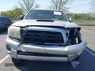 2006 Toyota Tacoma PreRunner z VIN 5TEJU62N66Z235712, wystawiony jako IAAI lot #42102058 z przebiegiem 264 012 mil mil oraz . Historia ofert i sprzedaży dostępna na DreamBid. Obrazek 12.