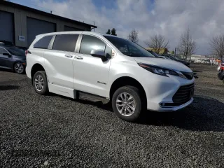 2022 Toyota Sienna XLE with VIN 5TDYRKEC1NS100250, listed as a Copart auction lot 45936435 with 5,567 mi miles and Salvage Title. Bid and sale history available at carsss.com. Image 4.